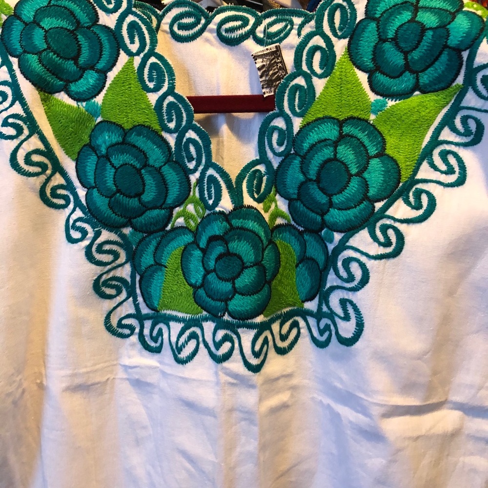 Embroided blouses - Picture 5 of 5